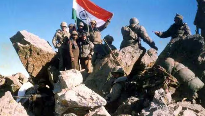 4. Soldiers of 11 Gorkha on a chuchura taken from Pakistani forces at Batalik Sector during Kargil War..jpg